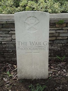 BROWN'S ROAD MILITARY CEMETERY, FESTUBERT - DAVIES, T